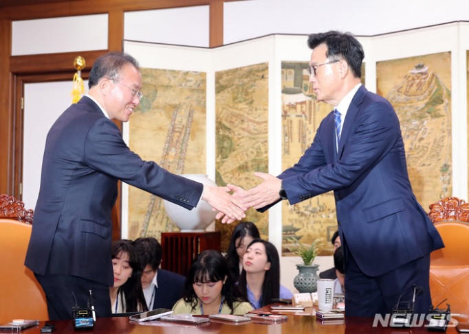 여야 “코인 재산등록 위해 신속히 법 개정” 한목소리