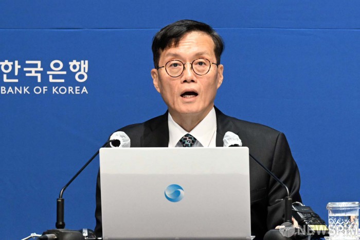 한국은행 기준금리 인하 여파, 시중은행 예·적금 금리 하락 지속 “기본금리 최저 2.3%까지”