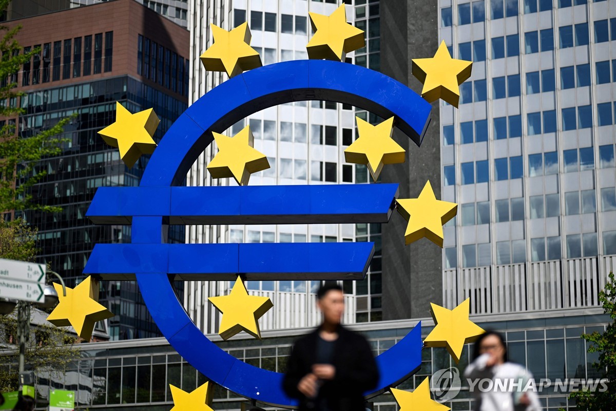 ECB 기준금리 4.50% 동결…라가르드 “연준 아닌 지표 의존”(종합)