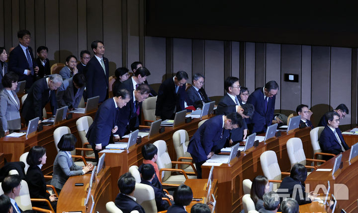  [주요 뉴스] 최상목 경제부총리, 주식시장 시가총액 증발 등 문제에 책임 인정