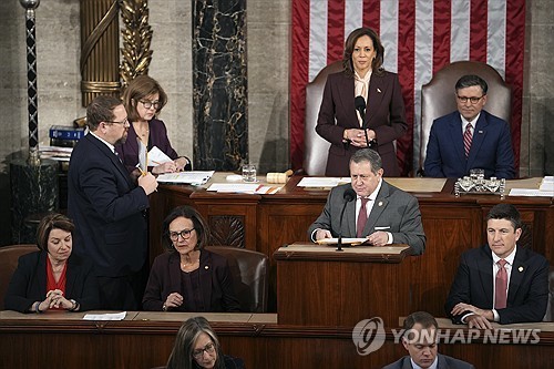  美의회, 트럼프 당선 공식 확인 발표…’대선패배’ 해리스가 인증(종합)