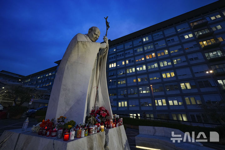  바티칸 "프란치스코 교황, 호흡기 문제로 위독…예후 불확실"